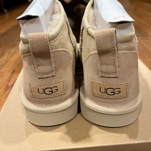 BRAND NEW IN BOX Ugg Ultra Mini Boots in Driftwood. - Picture 4 of 5